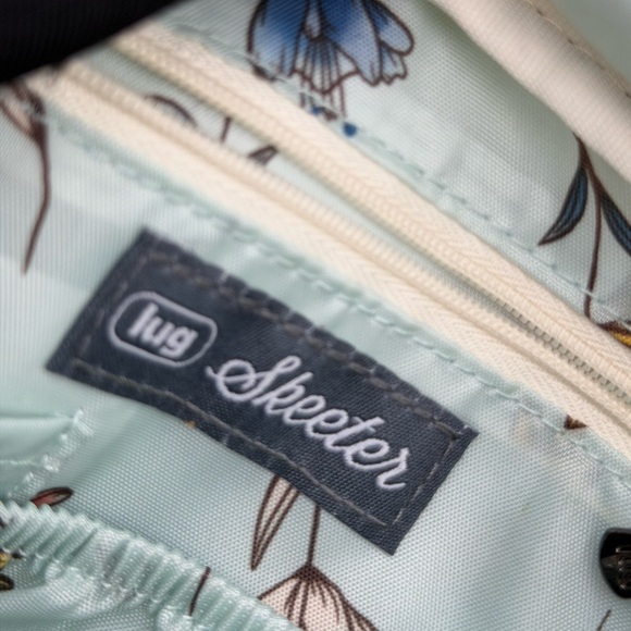 Lug Skeeter Convertible Crossbody in Hummingbird Floral - Picture 5 of 9